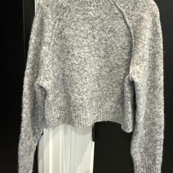 Grey American‎ Eagle cropped sweater - Picture 8 of 8
